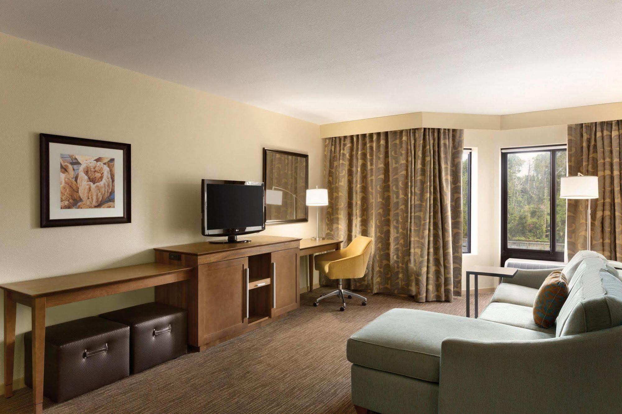 Hampton Inn & Suites Tarpon Springs Exterior photo